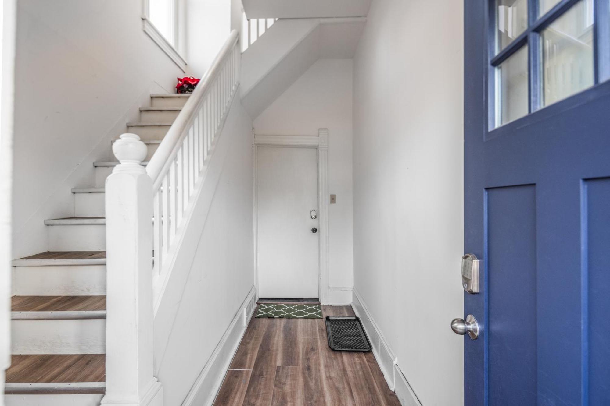 Mid-Century Modern Retreat In Little Italy Apartment Cleveland Luaran gambar