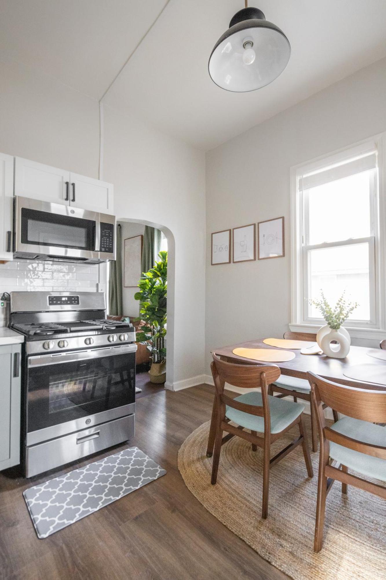 Mid-Century Modern Retreat In Little Italy Apartment Cleveland Luaran gambar